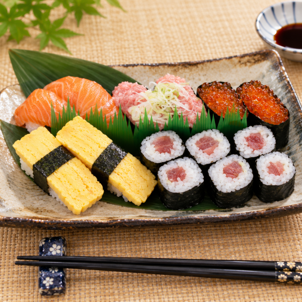 あいあい握り寿司　光り　8巻（冷凍）玉子・鉄火巻入