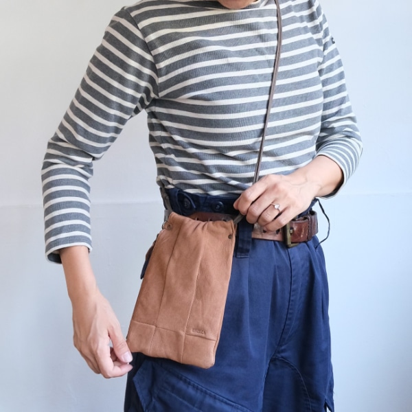 国産ジビエ鹿革 スマホポシェット 茅葺 1個