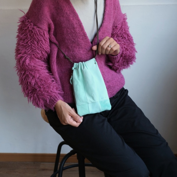 国産ジビエ鹿革 スマホポシェット ラムネ 1個