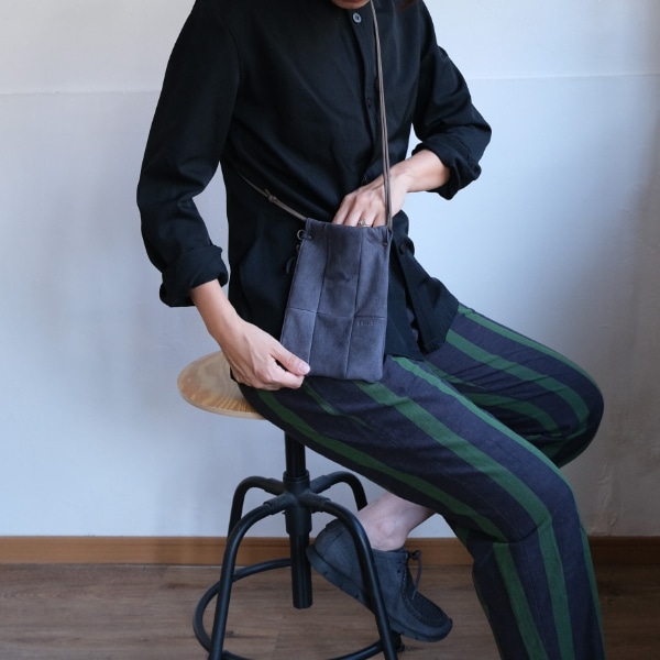 国産ジビエ鹿革 スマホポシェット 古墨 1個