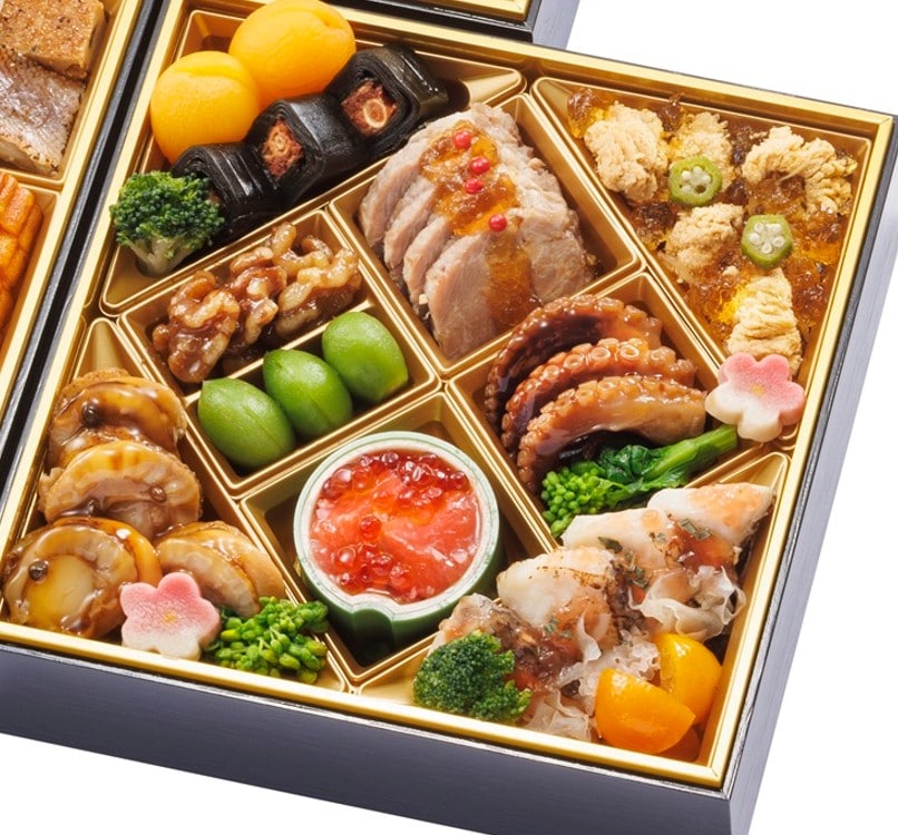  [千里山荘]おせち料理 三段重 (4人前)
