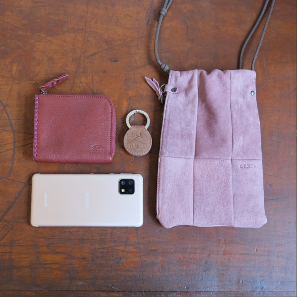 国産ジビエ鹿革 スマホポシェット 紅杉 1個