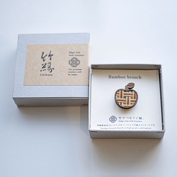 竹製ブローチ 竹縁（Chikuen）林檎 竹製ブローチ 竹縁（Chikuen）林檎