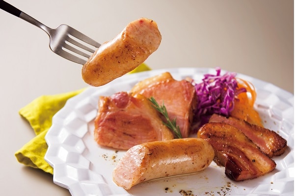 自社醸造の白ワイン「ナイアガラ」＆自家製スモーク4点セット 自社醸造の白ワイン「ナイアガラ」＆自家製スモーク4点セット