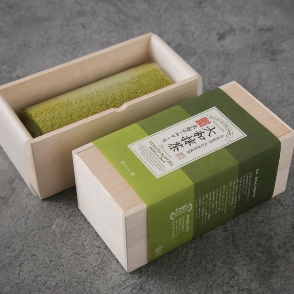 大納言大和抹茶ロールケーキ（木箱入り）