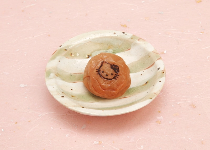 【ハローキティコラボ】紀州南高梅はちみつうめ 4粒 ハローキティ はちみつうめ味