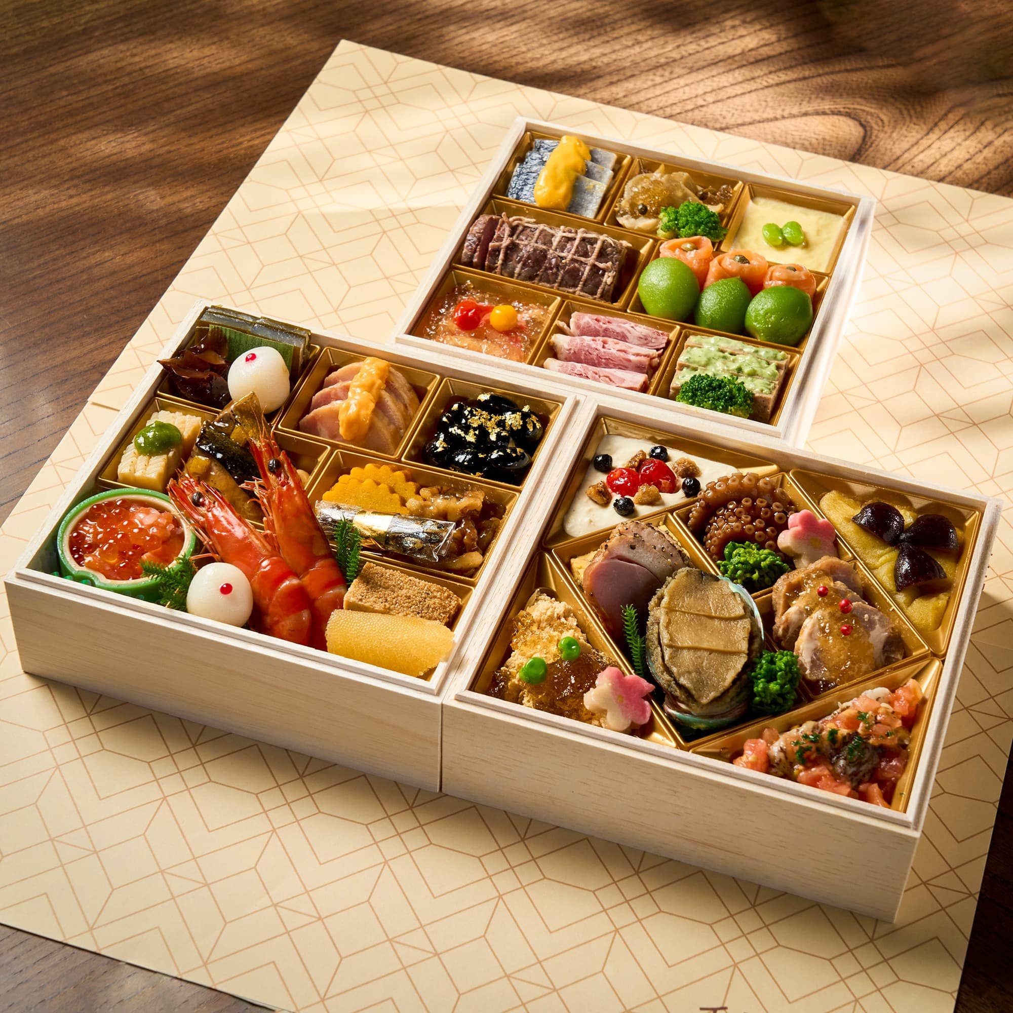 [千里山荘]おせち料理 和洋三段重 (2～3人前)