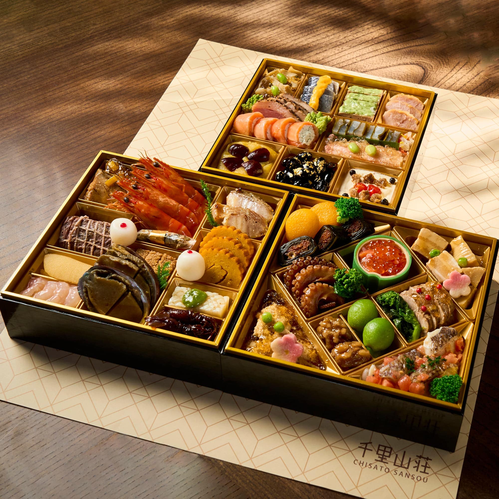 [千里山荘]おせち料理 三段重 (4人前)