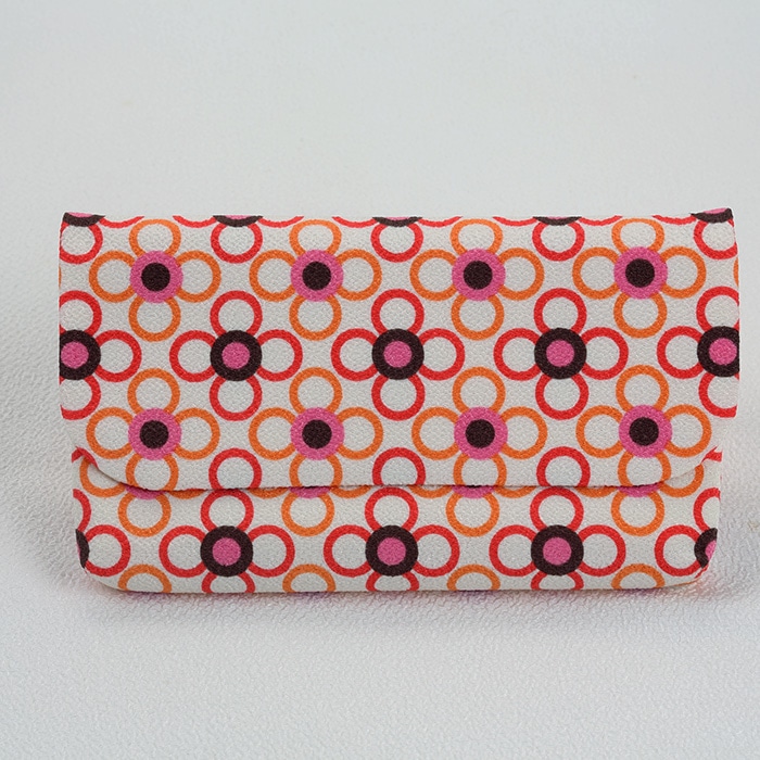 伝統和小物 一色ちりめんの被せポーチ(花輪 ピンク)