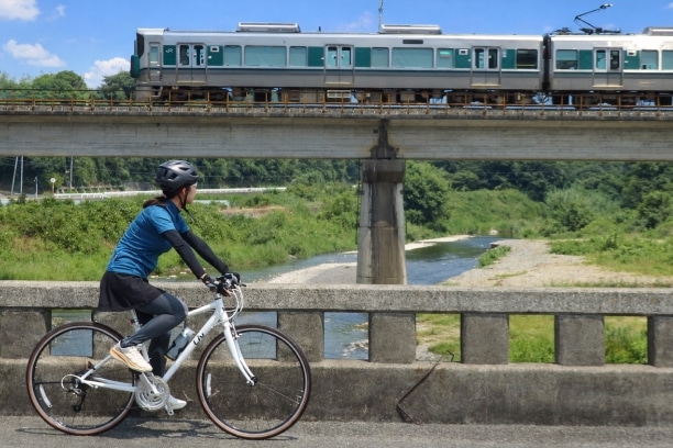 「レール＆サイクル」で楽しむ高野山・紀の川の旬の果実と聖地巡礼