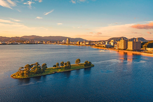 お城、お茶、そして怪談　ユニークな伝統・文化が渦巻く水の都